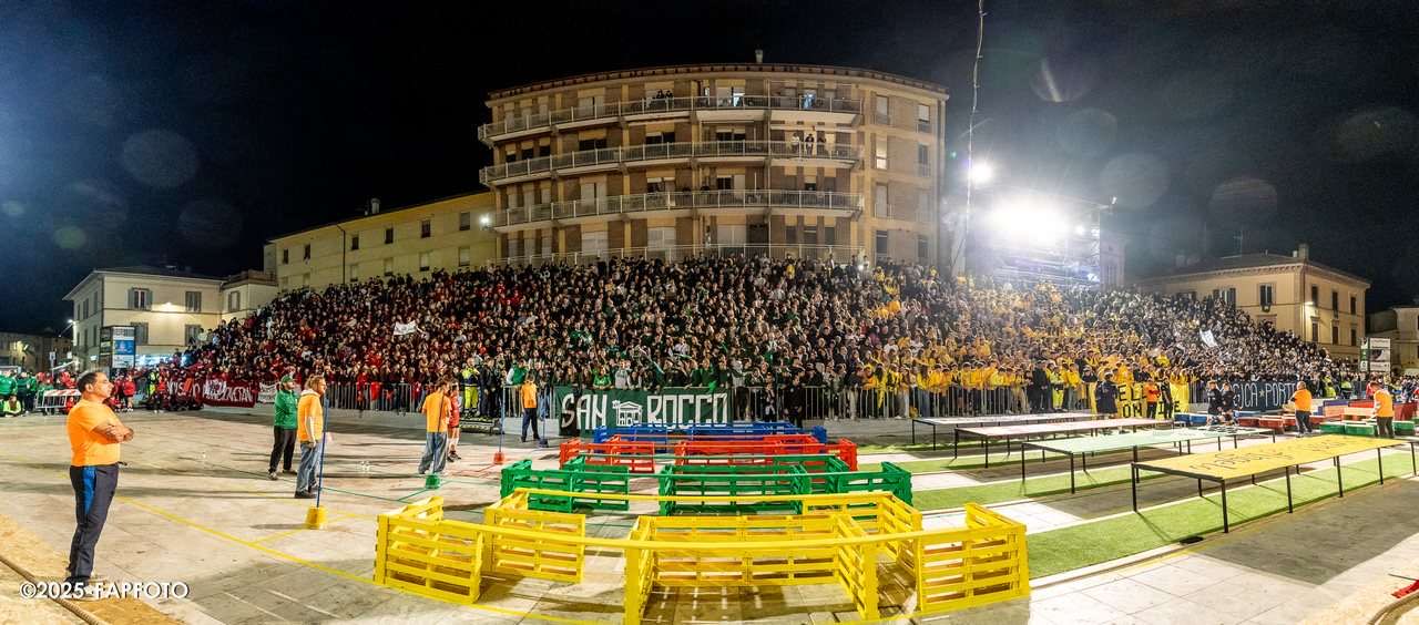 Sfida tra i rioni durante i giochi