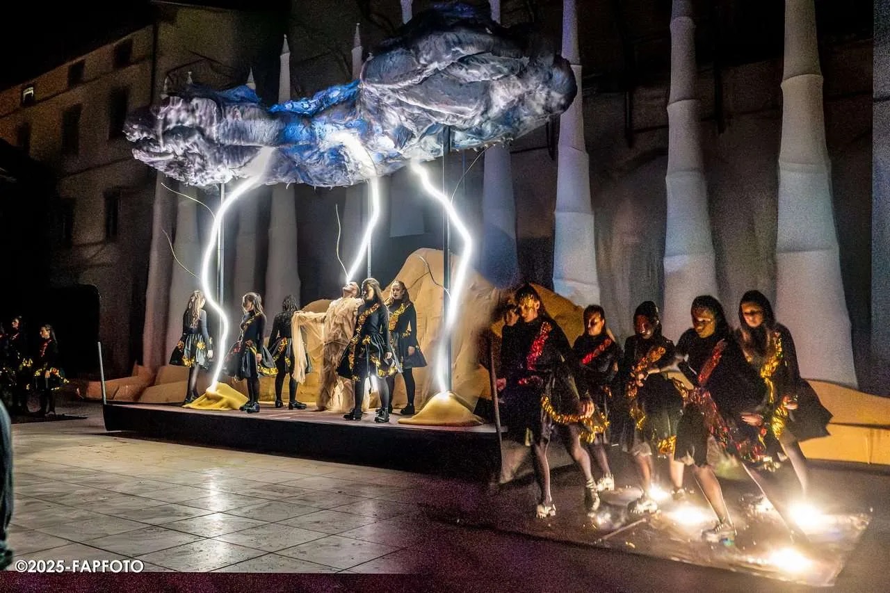 La sfilata del rione Moncioveta al Palio de San Michele
